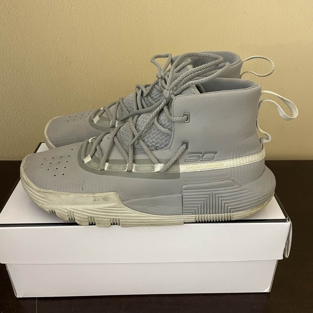 Under Armour‎ Curry 0.5 Boys Basketball Shoes Mod Gray White 3020424-101 Size 6Y